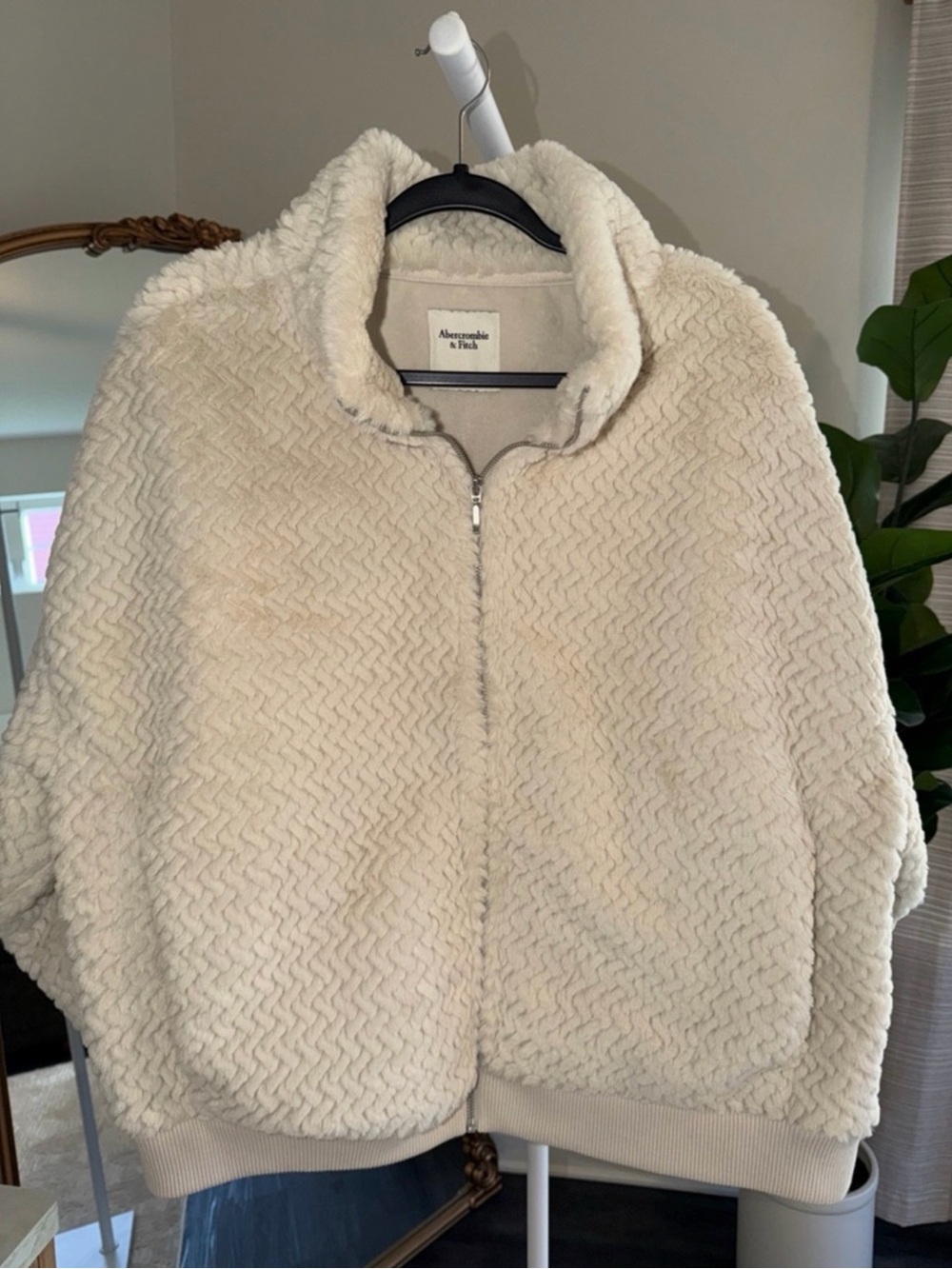 NWOT Abercrombie & Fitch Cream Textured Chevron Faux Fur Teddy Bomber Jacket
